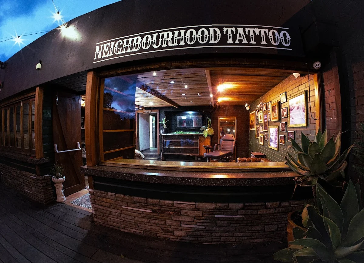 Old Habits Neighbourhood Tattoo